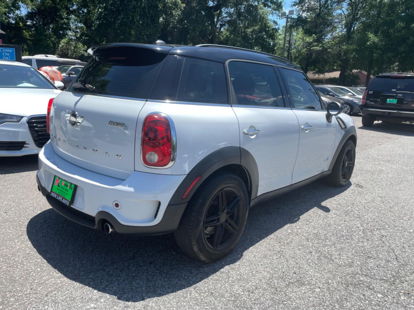 2013 WHITE MINI COUNTRYMAN COOPER S ALL4 (WMWZC5C51DW) with an 1.6L engine, Automatic transmission, located at 5103 Dorchester Rd., Charleston, SC, 29418-5607, (843) 767-1122, 36.245171, -115.228050 - Clean CarFax (no accidents reported!) Clean interior with Leather, Double Sunroof, CD/AUX/Sat/USB, Hands-free Phone, Power Windows, Power Locks, Power Mirrors, Heated Seats, Push Button Start, Keyless Entry, All-weather Mats, Alloy Wheels. Local Trade-in!! Located at New Life Auto Sales! 2023 WIN - Photo#6